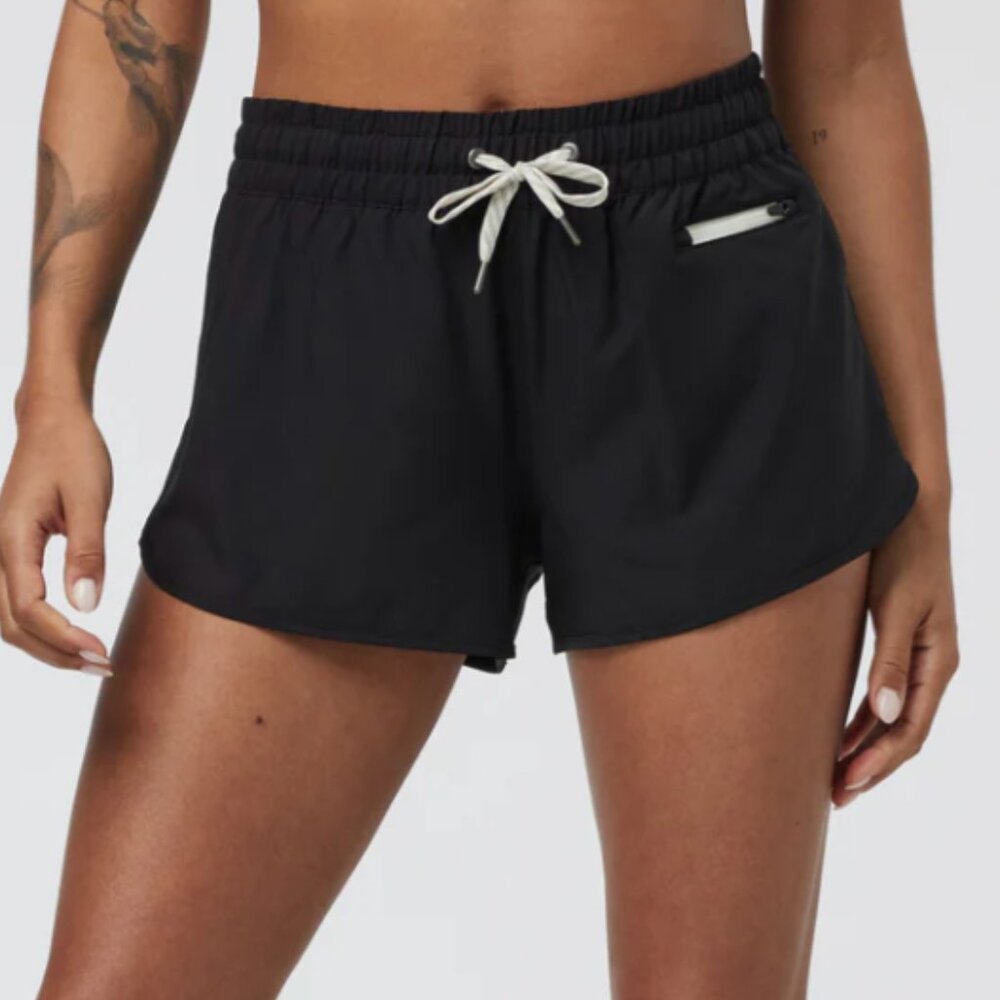 Vuori Clementine Black Shorts XS 2.5"